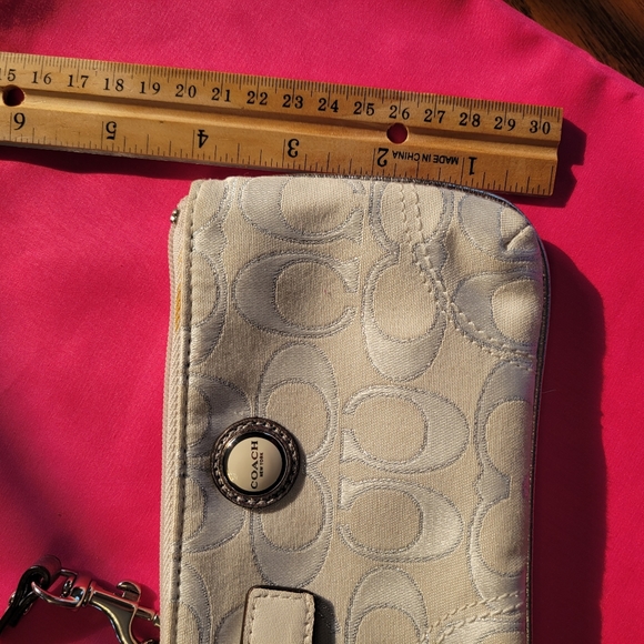 Coach Wristlet ~ Signature C Logo ~ White w/ Silver Thread ~ GUC - Picture 11 of 15